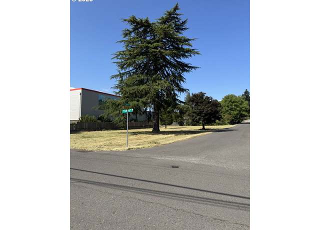 Property at 14824 SE Kellogg Ave, Milwaukie, OR 97267