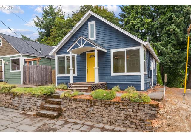Property at 925 SW Gaines St, Portland, OR 97239, 2 beds, 1 bath