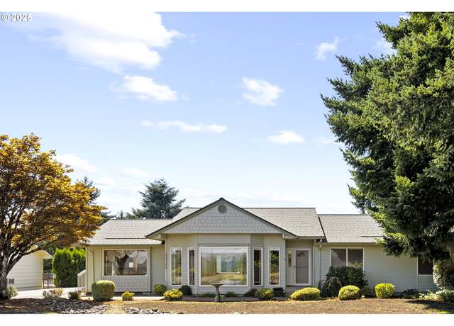 Property at 15165 SE Bluff Rd, Sandy, OR 97055, 3 beds, 2 baths
