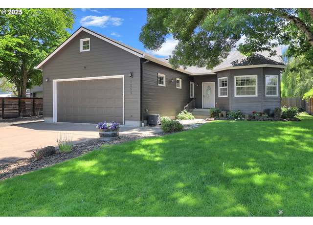 Property at 1555 W 13th Ave, Junction City, OR 97448, 3 beds, 2.5 baths