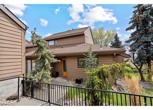 Property at 1034 NW 12th St Unit A, Pendleton, OR 97801, 3 beds, 3.5 baths