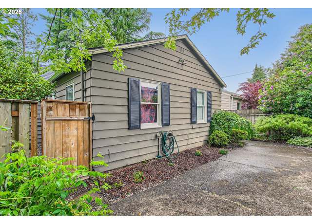 Property at 3115 SW Vermont St, Portland, OR 97219, 2 beds, 1 bath
