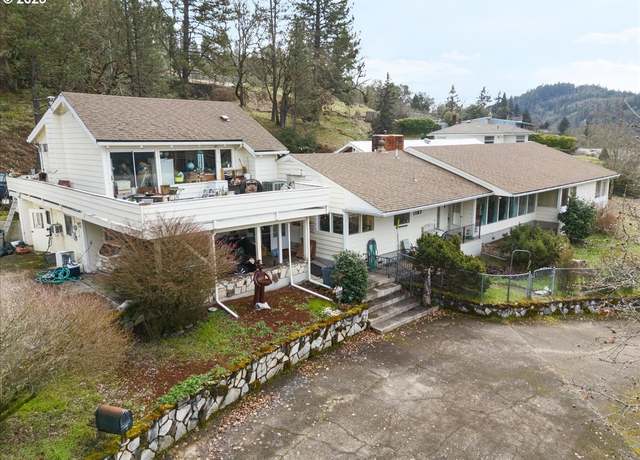 Property at 1187 SE Kane St, Roseburg, OR 97470, 4 beds, 3 baths