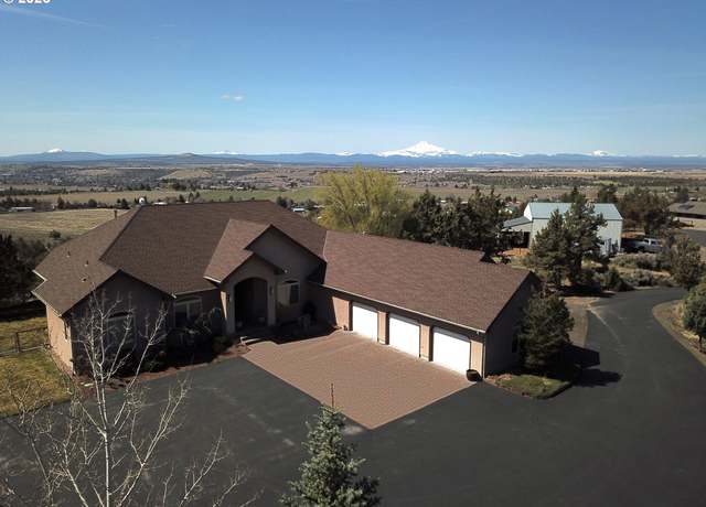 Property at 1115 NE Clark Dr, Madras, OR 97741, 4 beds, 2.5 baths