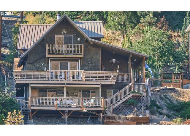Property at 511 Elrod Ave, Maupin, OR 97037, 3 beds, 2 baths
