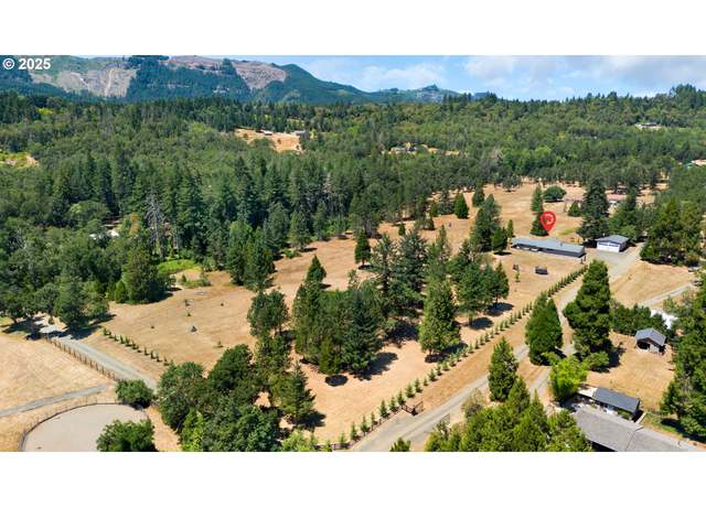 Property at 375 Minnesota Blvd, Roseburg, OR 97471, 3 beds, 2.5 baths