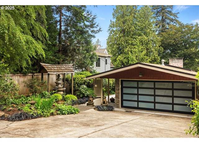 Property at 17455 Blue Heron Rd, Lake Oswego, OR 97034, 3 beds, 2 baths