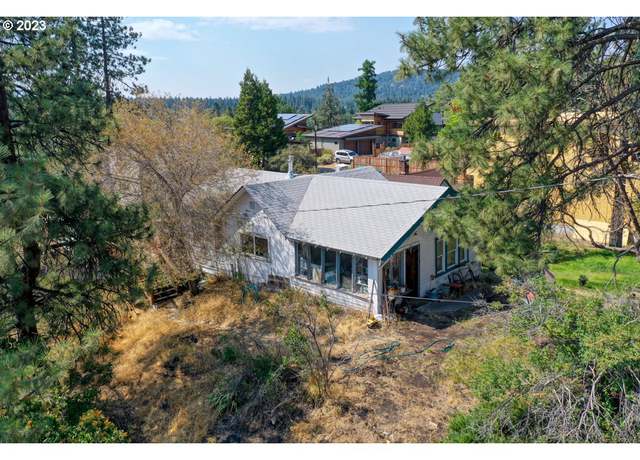 Photo of 111 NW Jefferson Pl, Bend, OR 97703