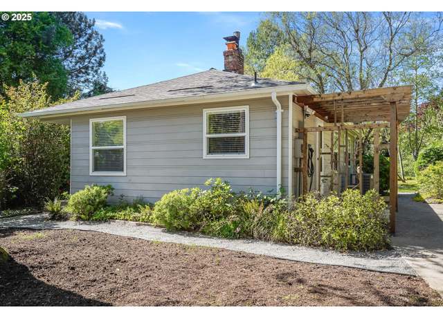 Property at 5319 SE Harney Dr, Portland, OR 97206, 2 beds, 1 bath