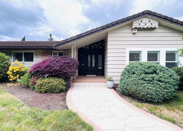 Property at 414 W Elizabeth St, Roseburg, OR 97471, 4 beds, 2.5 baths