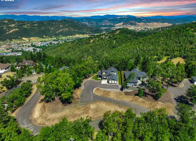 Property at 1062 Southridge Way, Roseburg, OR 97470, 3 beds, 2.5 baths