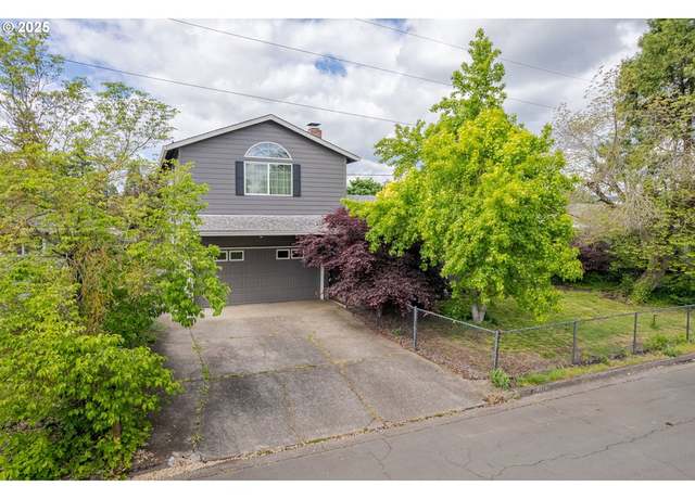 Property at 1310 W Quinalt St, Springfield, OR 97477, 4 beds, 3 baths