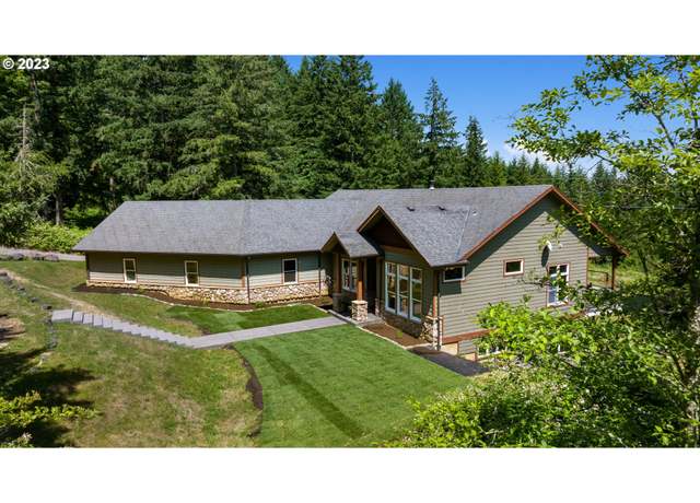 Property at 10534 SE Vradenburg Rd, Happy Valley, OR 97086, 5 beds, 3.5 baths