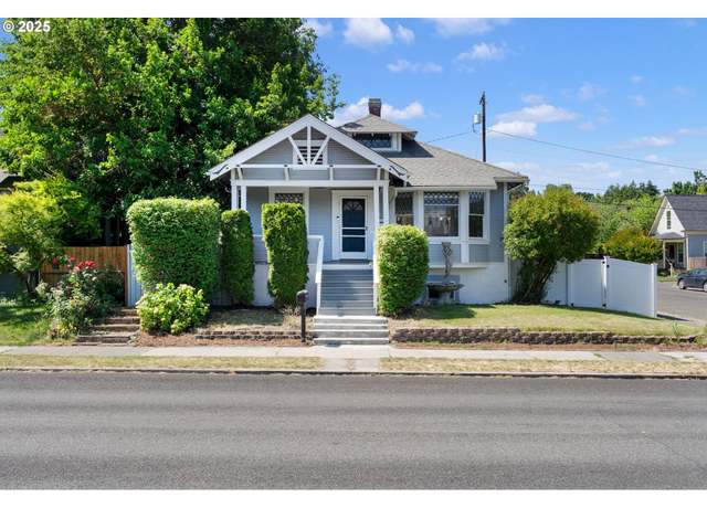 Property at 322 W 9th St, The Dalles, OR 97058, 4 beds, 2 baths