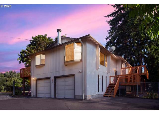 Property at 9402 SE Tenino Ct, Portland, OR 97266, 4 beds, 3 baths