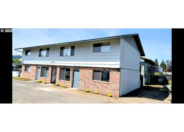 Property at 587 W Berdine St, Roseburg, OR 97471, 8 beds, 4 baths