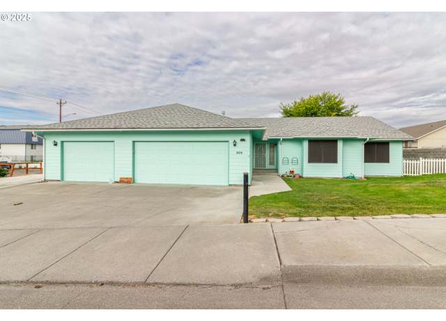 Property at 305 NW 9th Pl, Hermiston, OR 97838, 3 beds, 2 baths
