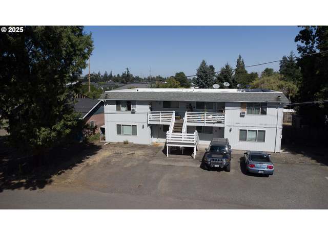 Property at 32641 W Mckenzie St, Eugene, OR 97408, 8 beds, 4 baths