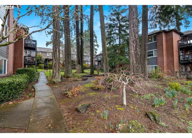 Property at 196 Ridgeway Rd, Lake Oswego, OR 97034, 3 beds, 2 baths