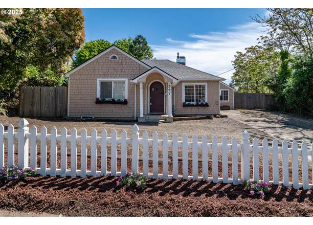 Property at 547 NE Winchester St, Roseburg, OR 97470, 4 beds, 1 bath