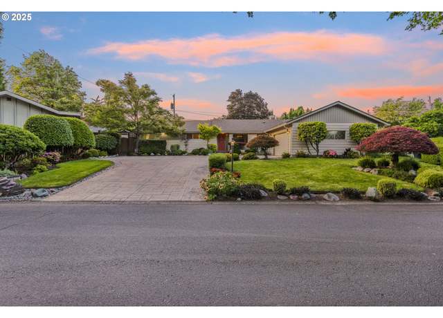 Property at 2691 Country Ln, Eugene, OR 97401, 3 beds, 2.5 baths