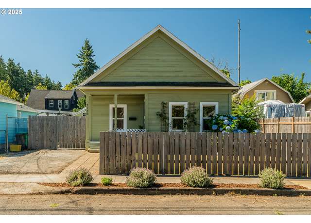 Property at 7120 SE Insley St, Portland, OR 97206, 3 beds, 2 baths