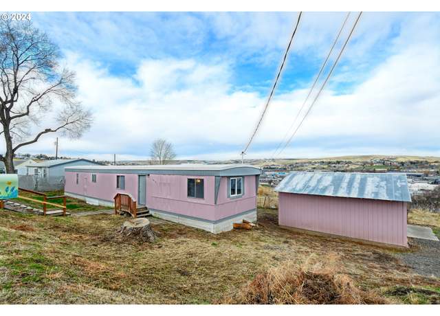 Property at 1801 SW Goodwin Ave, Pendleton, OR 97801, 3 beds, 2 baths