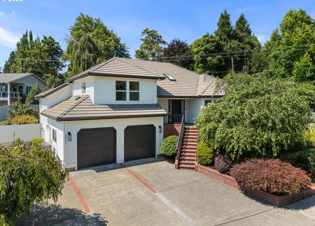 Property at 1011 NW 104th St, Vancouver, WA 98685, 5 beds, 3.5 baths