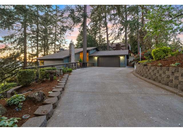 Property at 2412 Tipperary Ct, West Linn, OR 97068, 4 beds, 2.5 baths