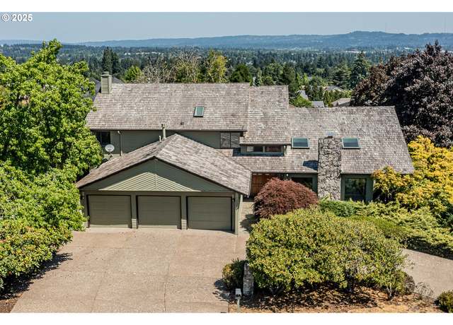 Property at 12357 SW Duchilly Ct, Tigard, OR 97224, 4 beds, 3.5 baths