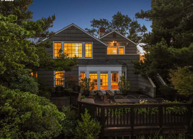 Property at 4317 SW Bernard Dr, Portland, OR 97239, 4 beds, 3.5 baths
