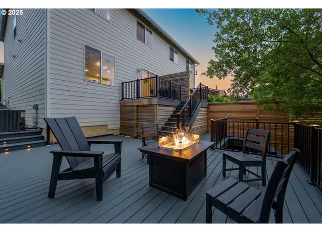 Property at 1510 Spruce Dr, Seaside, OR 97138, 3 beds, 2.5 baths