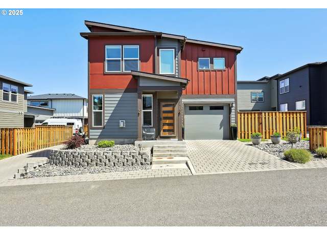 Property at 1250 29th St, Hood River, OR 97031, 3 beds, 2.5 baths