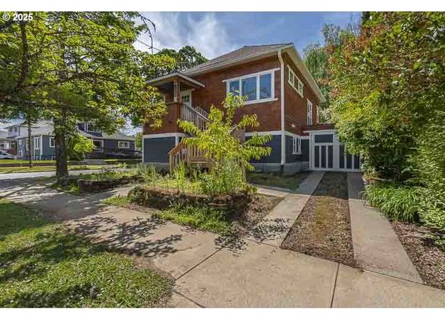 Property at 1498 Ferry St SE, Salem, OR 97301, 3 beds, 3 baths