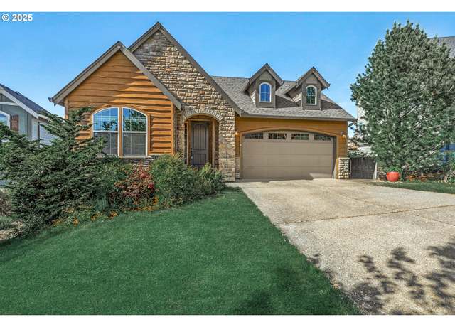 Property at 13657 SE Mountain Crest Dr, Happy Valley, OR 97086, 4 beds, 3 baths