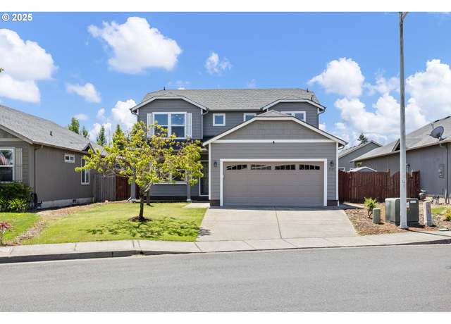 Property at 1121 S 2nd St, Cottage Grove, OR 97424, 4 beds, 2.5 baths
