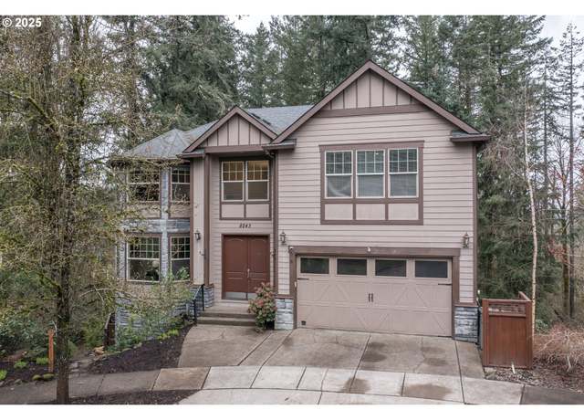 Property at 8243 SE Pineridge Ct, Portland, OR 97236, 5 beds, 3.5 baths