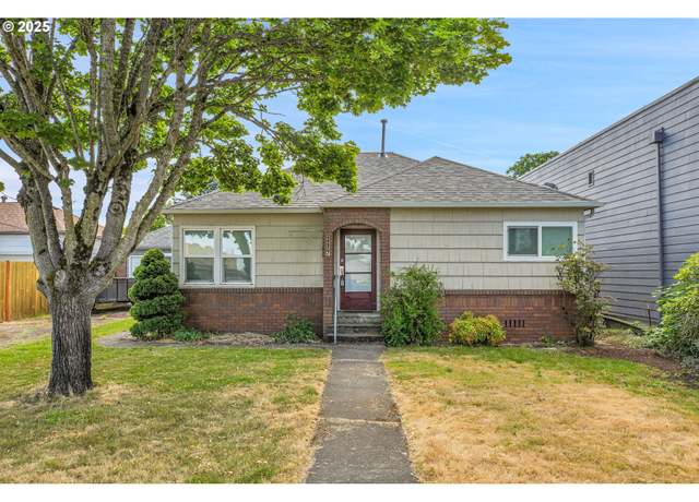 Property at 217 N Molalla Ave, Molalla, OR 97038, 5 beds, 4 baths