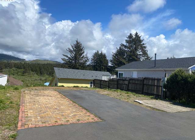 Property at 204 SE Surf Ave, Lincoln City, OR 97367