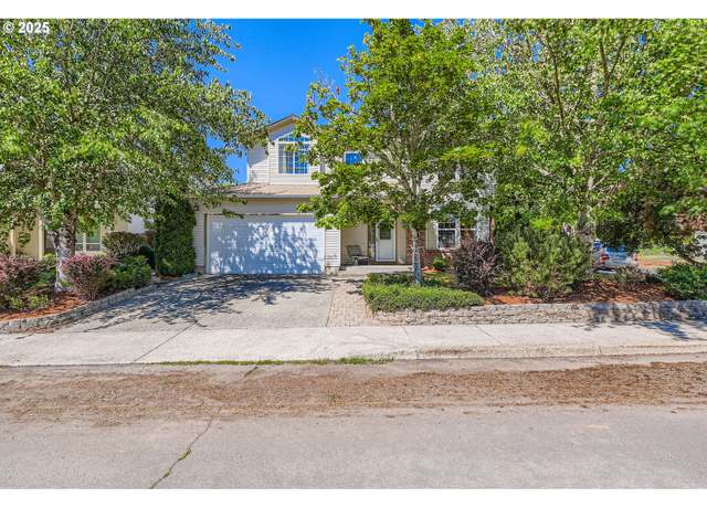 Property at 18271 Davis St, Sandy, OR 97055, 3 beds, 2.5 baths