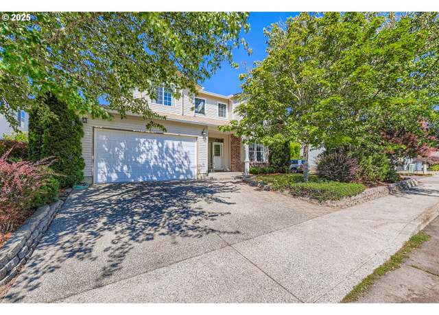 Property at 18271 Davis St, Sandy, OR 97055, 3 beds, 2.5 baths