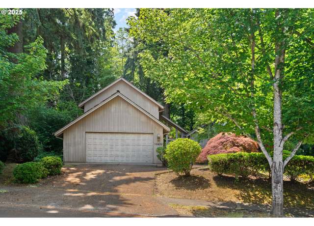 Property at 10420 SW Paulina Dr, Tualatin, OR 97062, 3 beds, 2.5 baths