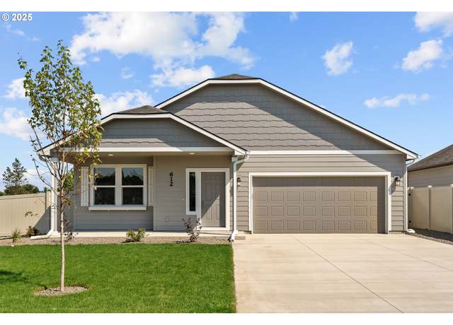 Property at 894 Yoss Pl, Cottage Grove, OR 97424, 3 beds, 2 baths