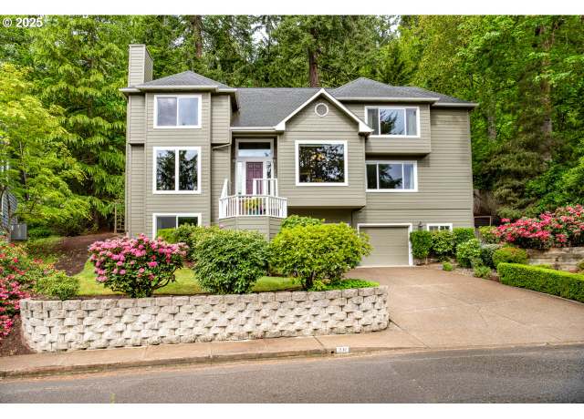 Property at 20 Marlboro Ln, Eugene, OR 97405, 4 beds, 2.5 baths