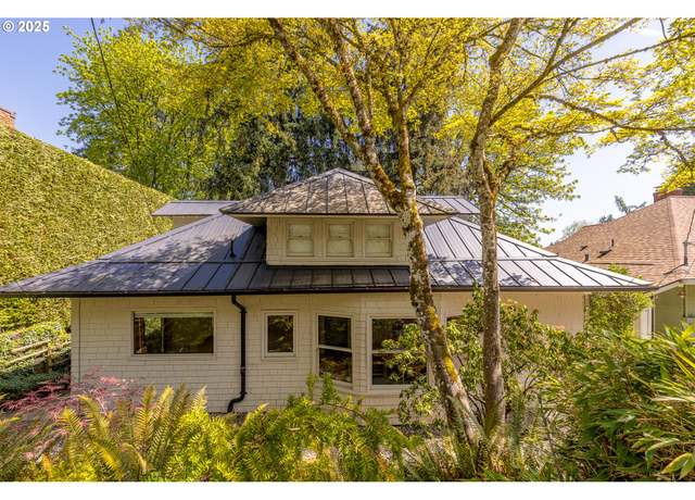 Property at 2626 SW Ravensview Dr, Portland, OR 97201, 5 beds, 2.5 baths