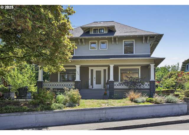 Property at 1036 SE Sellwood Blvd, Portland, OR 97202, 3 beds, 2.5 baths
