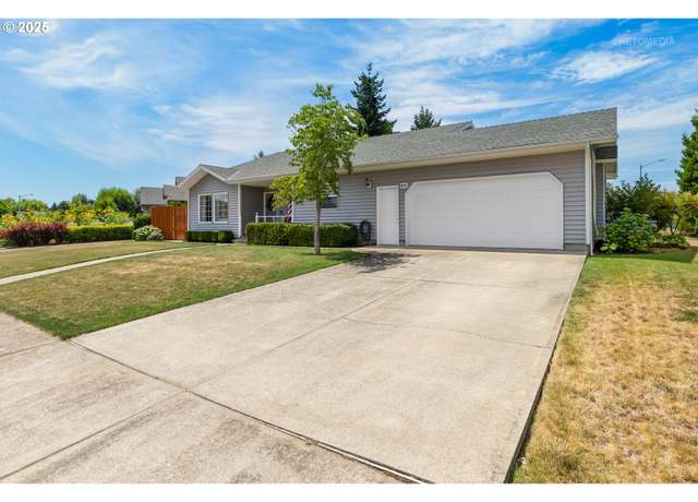 Property at 875 Hermanson St, Woodburn, OR 97071, 3 beds, 2 baths
