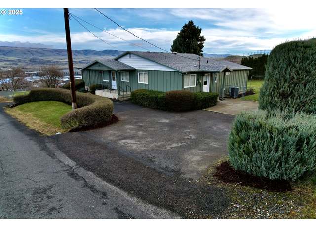 Property at 1114 Richmond St, The Dalles, OR 97058, 4 beds, 2 baths