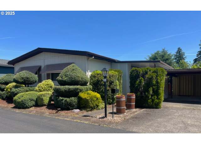 Property at 15130 S Maplelane Rd, Oregon City, OR 97045, 3 beds, 2 baths
