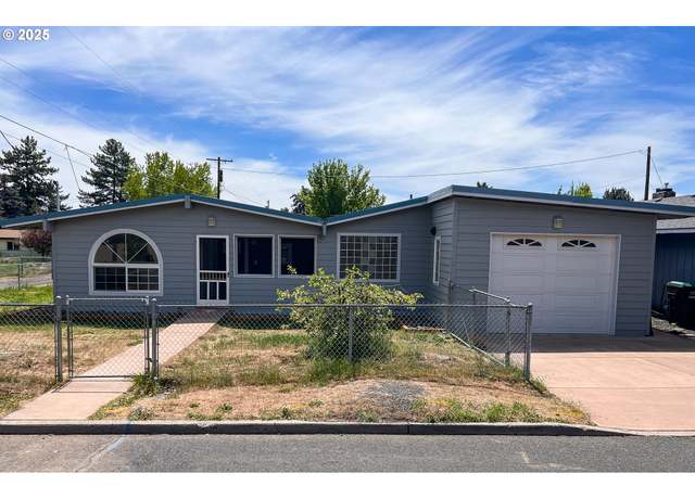 Property at 1214 NE Loper Ave, Prineville, OR 97754, 4 beds, 2 baths